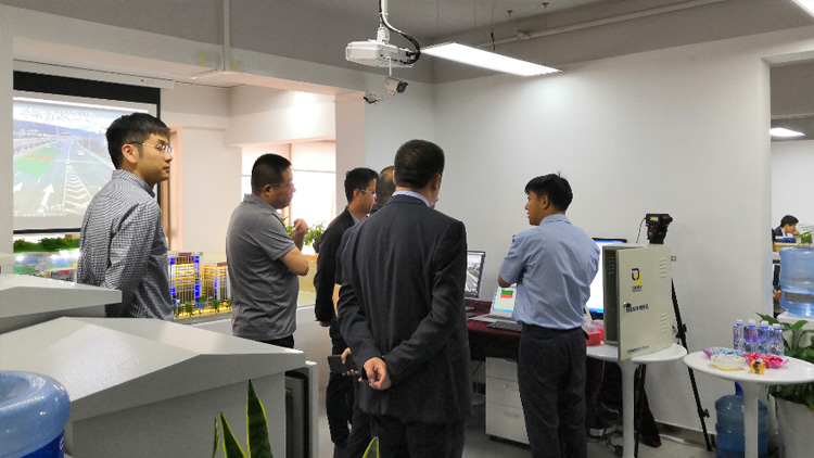 云南省公安廳黨委委員、昆明市副市長、市公安局黨委書記、局長周建忠一行蒞臨聯(lián)誠科技調(diào)研指導(dǎo)！